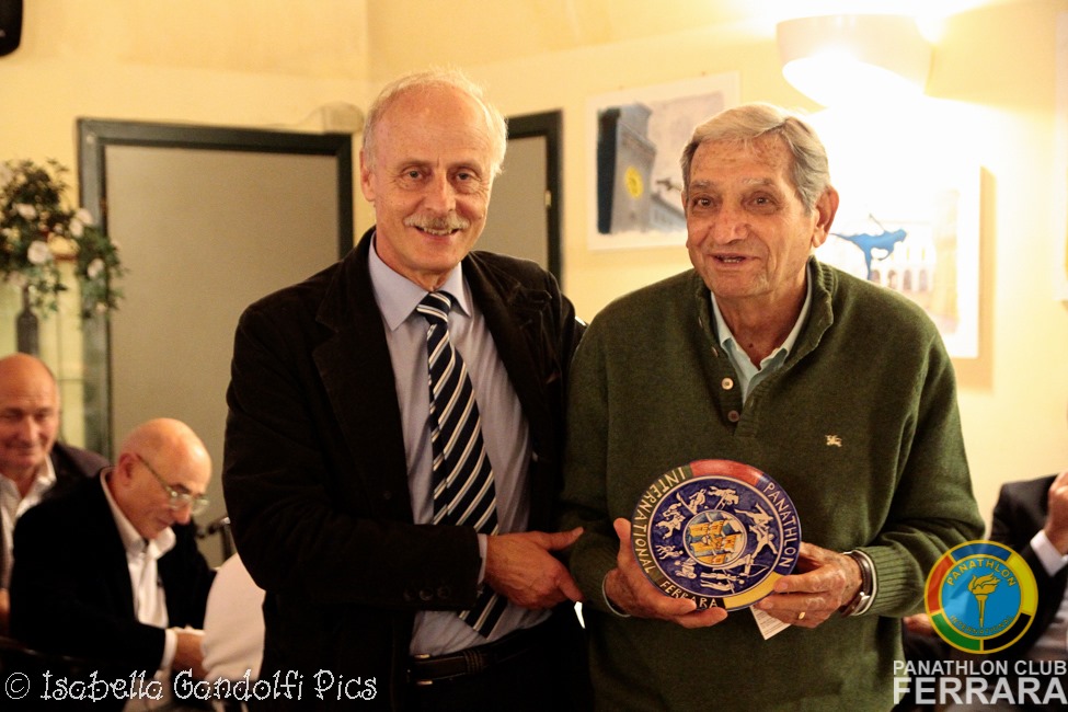 Luciano Bratti premiato al Panathlon durante la conviviale "Magica Pallavolo" del 24 ottobre 2016.